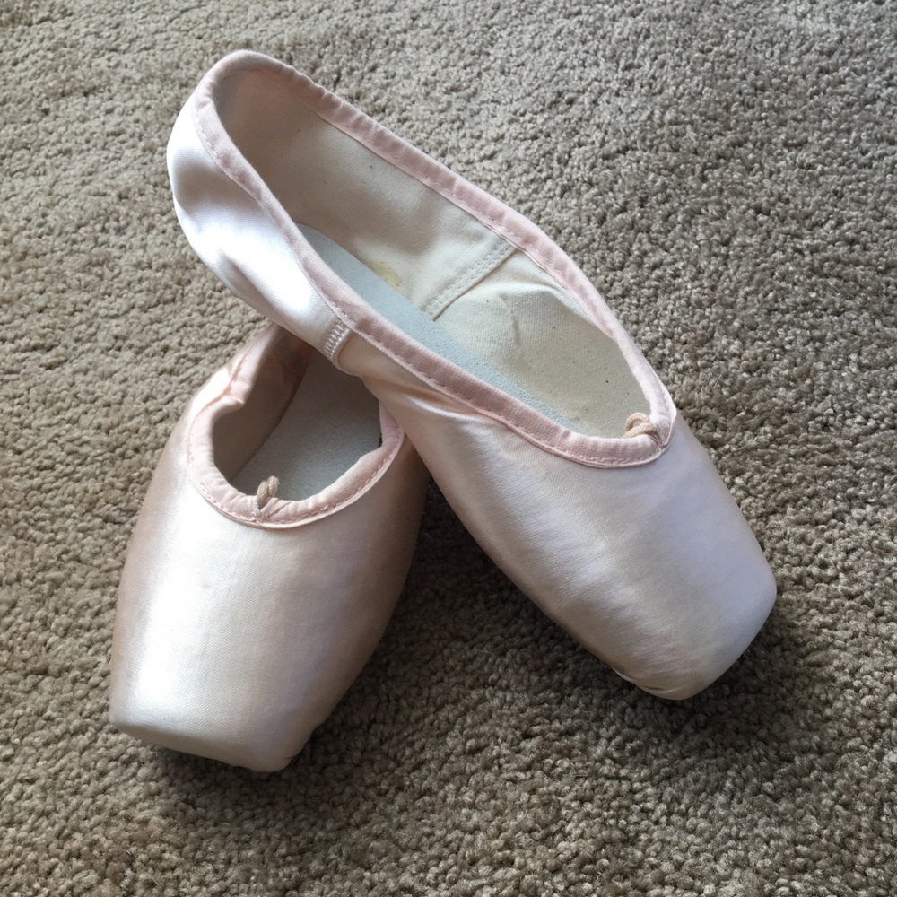 Suffolk Stellar Standard Pointe Shoes New
